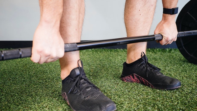 How Much Weight Does a 1-Inch Barbell Hold?